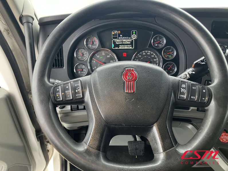Interior steering wheel for this 2021 Kenworth T680 (Stock number: UMJ434852)