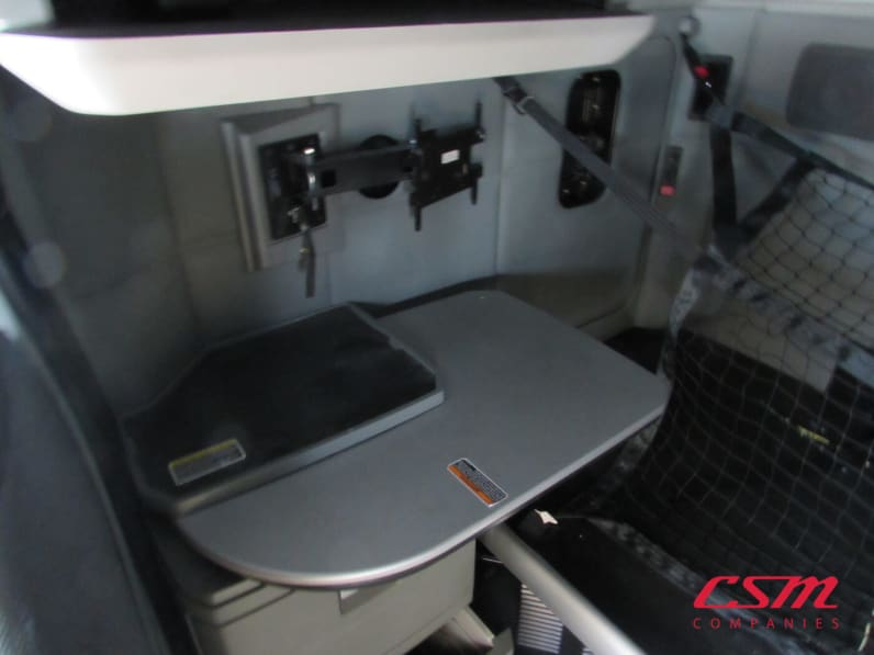Interior passenger side sleeper for this 2021 Kenworth T680 (Stock number: UMJ434869A)