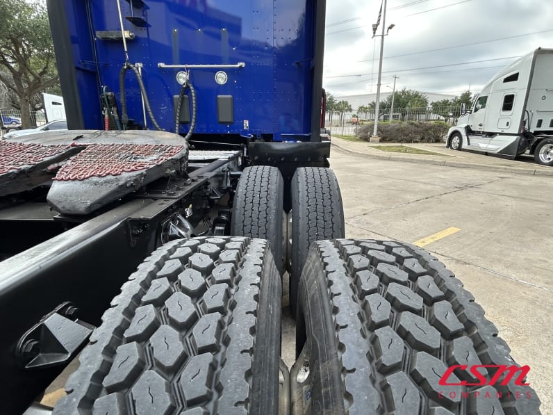 Passenger side rear frame and tire tread for this 2021 Kenworth T680 (Stock number: UMJ434899A)Weeee