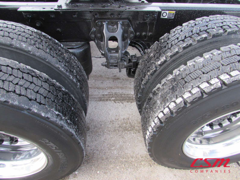 Driver side rear frame and tire tread for this 2021 Kenworth T680 (Stock number: UMJ434940A)