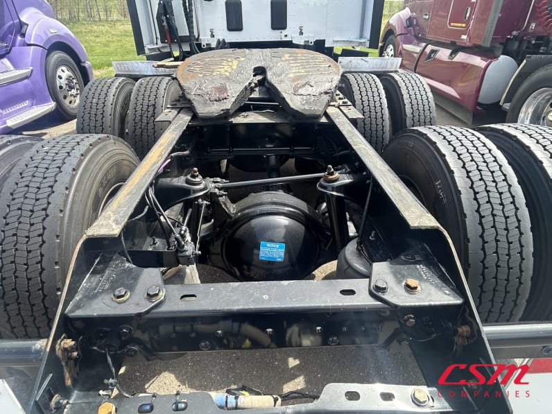 Center rear frame for this 2021 Kenworth T680 (Stock number: UMJ434995A)Weeee