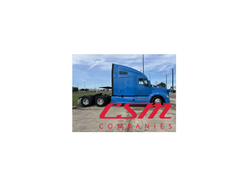 Exterior full passenger side for this 2021 Kenworth T680 (Stock number: UMJ435009A)Weeee