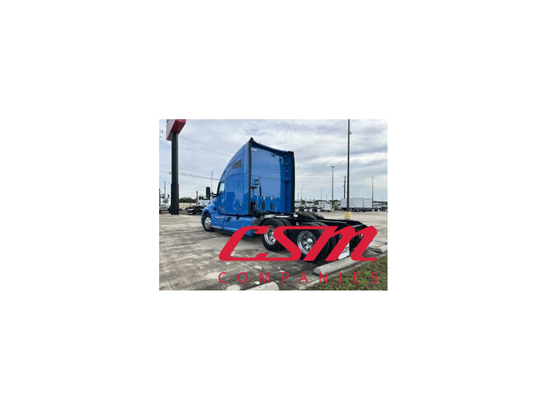 Exterior rear driver side for this 2021 Kenworth T680 (Stock number: UMJ435009A)Weeee