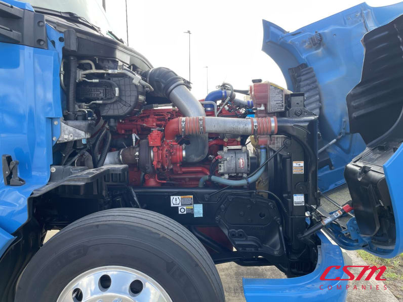 Passenger side engine for this 2021 Kenworth T680 (Stock number: UMJ435009A)Weeee
