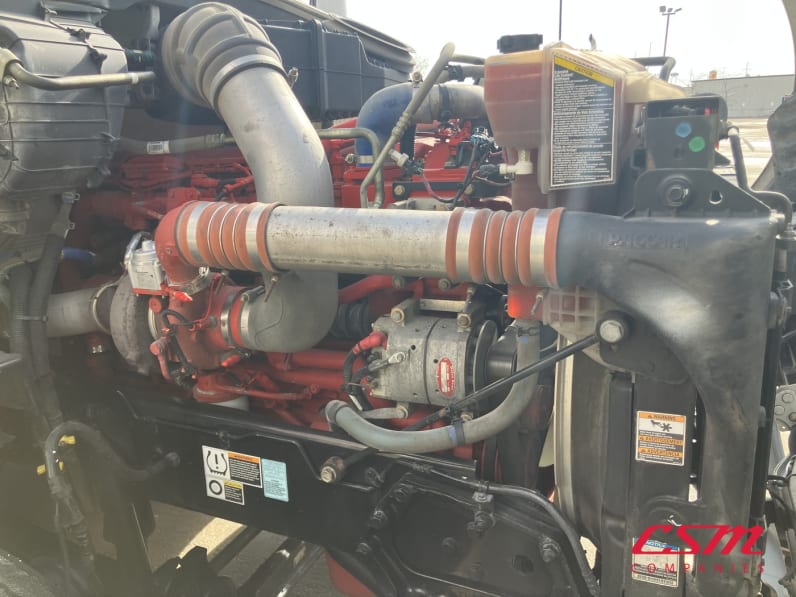Passenger side engine for this 2021 Kenworth T680 (Stock number: UMJ459259A)Weeee
