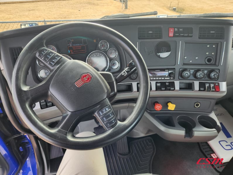 Interior cockpit for this 2021 Kenworth T680 (Stock number: UMJ470921)Weeee