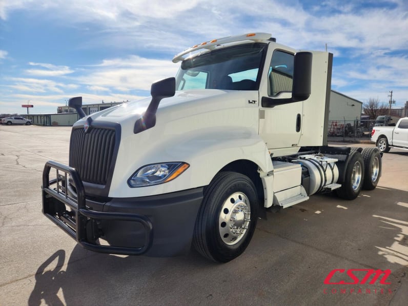 Exterior front drivers side for this 2021 International LT Series (Stock number: UMN145454)Weeee