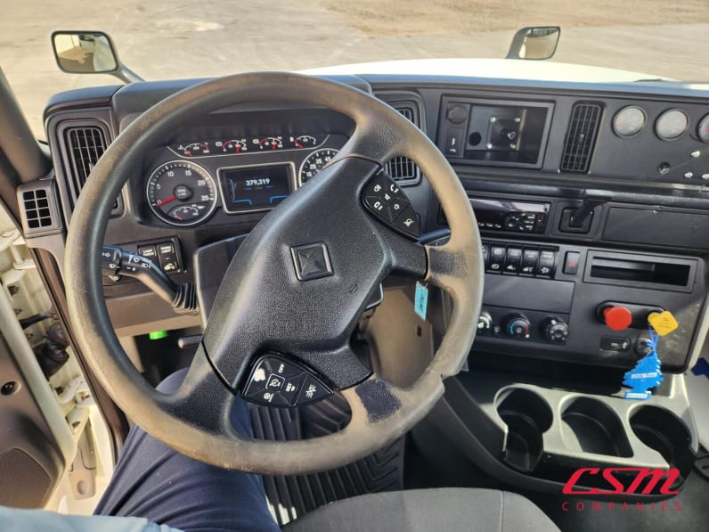 Interior dash for this 2021 International LT Series (Stock number: UMN145454)Weeee