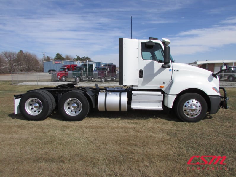 Exterior full passenger side for this 2021 International LT Series (Stock number: UMN145457)Weeee