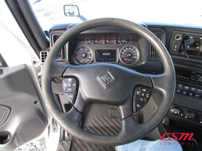Interior dash for this 2021 International LT Series (Stock number: UMN145457)Weeee