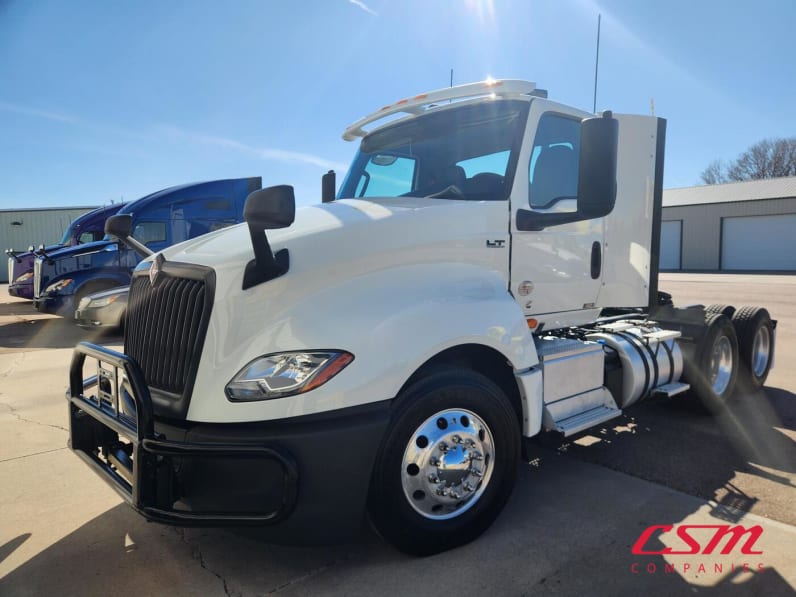 Exterior front drivers side for this 2021 International LT Series (Stock number: UMN145459)Weeee