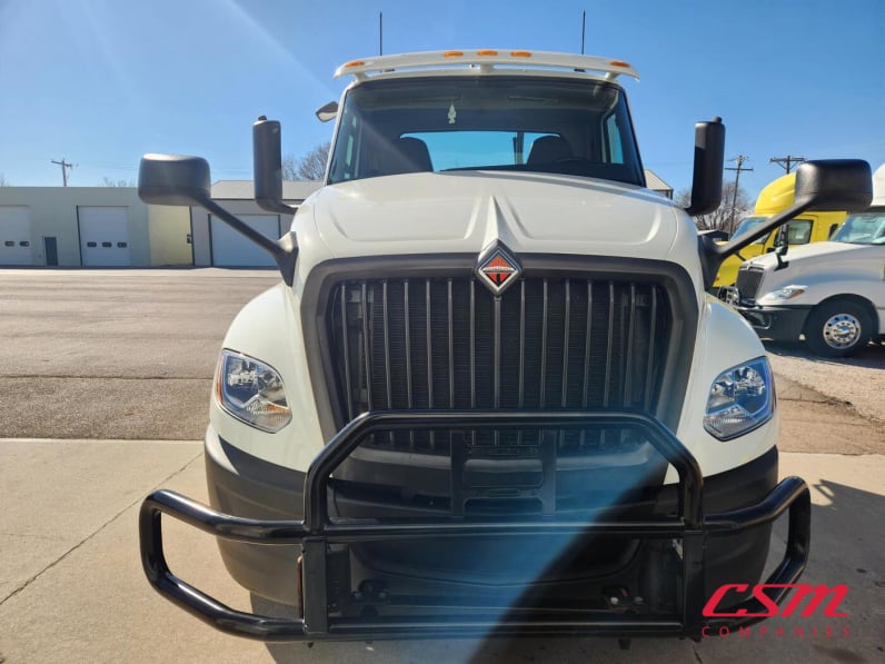 Exterior full front view for this 2021 International LT Series (Stock number: UMN145459)Weeee