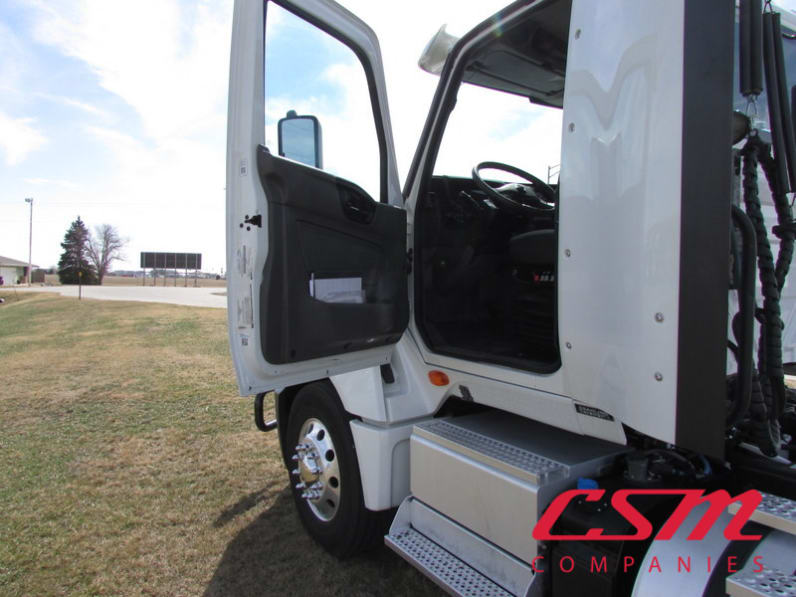 Drivers side door open for this 2021 International LT Series (Stock number: UMN145461)Weeee