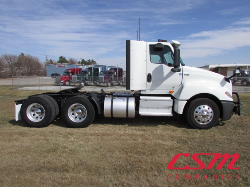 Exterior full passenger side for this 2021 International LT Series (Stock number: UMN145461)Weeee