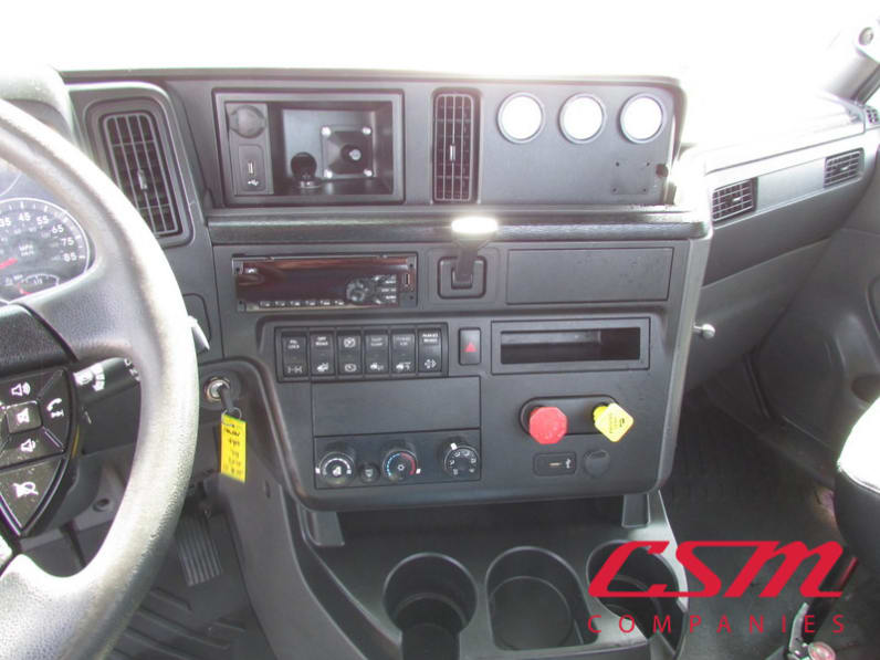 Interior radio and navigation system for this 2021 International LT Series (Stock number: UMN145461)Weeee