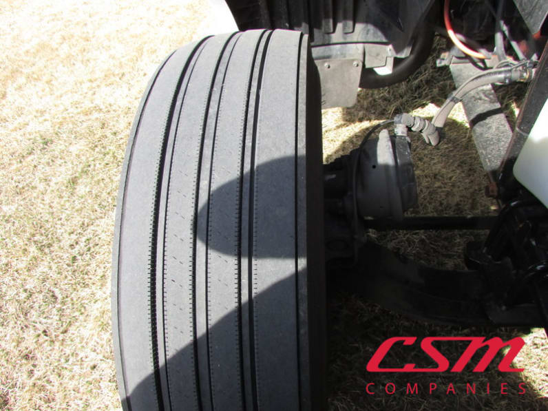 Passenger side front tire tread for this 2021 International LT Series (Stock number: UMN145461)Weeee