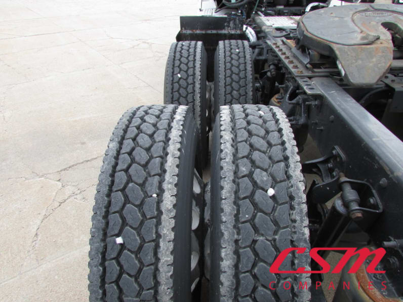 Driver side rear frame and tire tread for this 2021 International LT Series (Stock number: UMN145462)Weeee