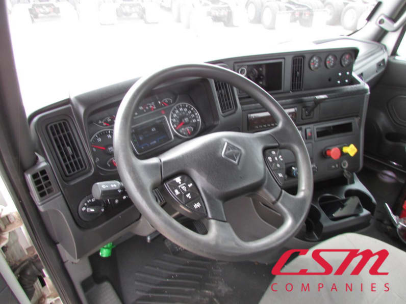 Interior dash for this 2021 International LT Series (Stock number: UMN145462)Weeee
