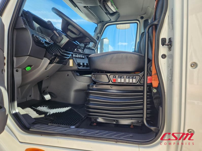 Drivers side door open for this 2021 International LT Series (Stock number: UMN145463)Weeee