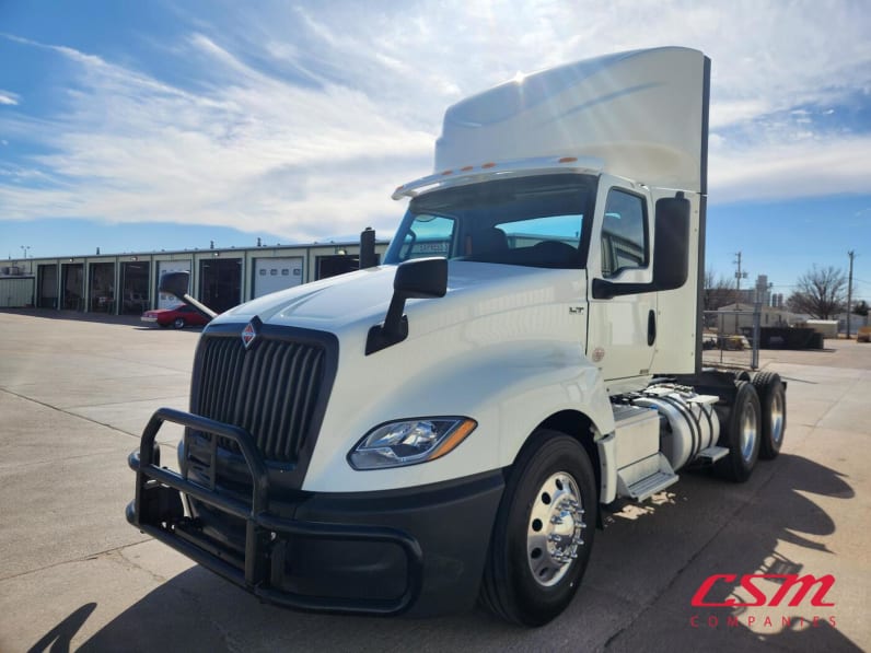 Exterior front drivers side for this 2021 International LT Series (Stock number: UMN145463)Weeee