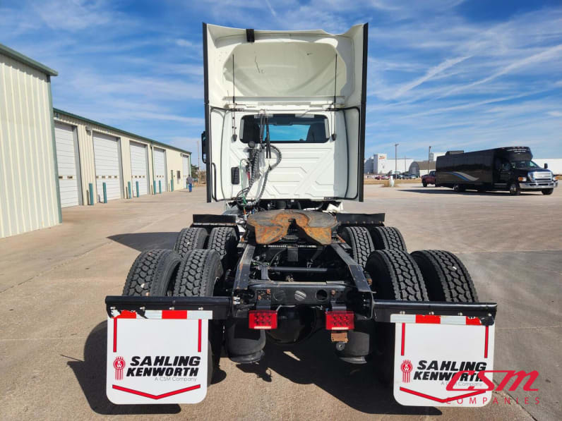 Exterior full rear view for this 2021 International LT Series (Stock number: UMN145463)Weeee