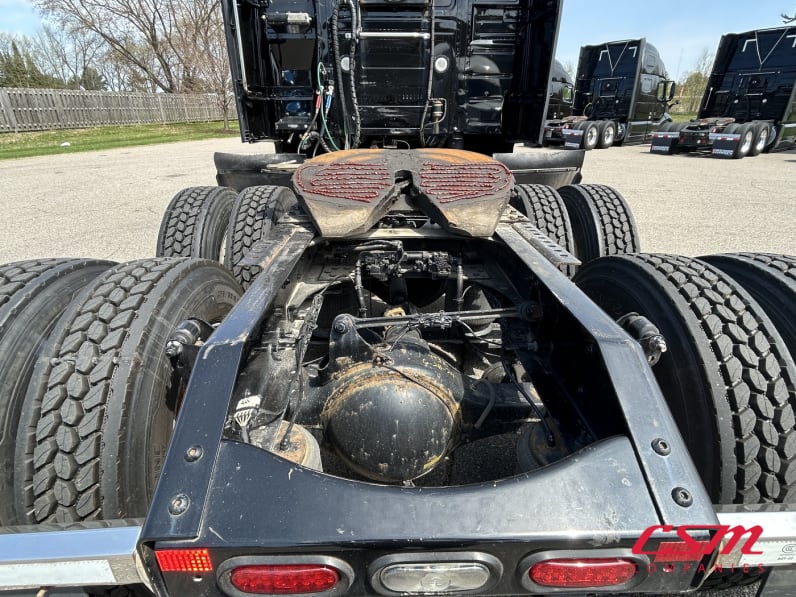 Center rear frame for this 2021 Volvo VNL 860 (Stock number: UMN275741)