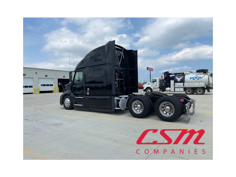 Exterior rear driver side for this 2021 Volvo VNL 860 (Stock number: UMN275742)