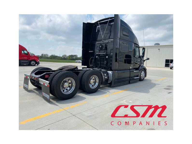 Exterior rear passenger side for this 2021 Volvo VNL 860 (Stock number: UMN275742)