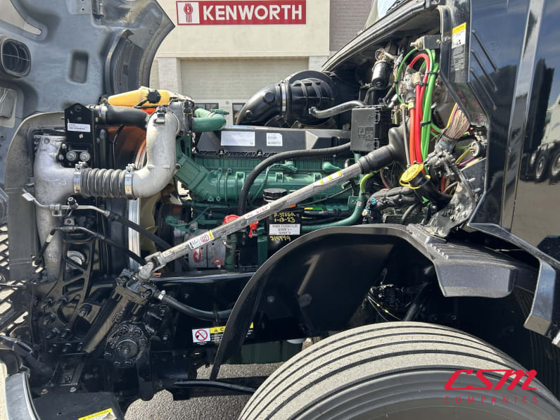 Drivers side engine for this 2021 Volvo VNL 860 (Stock number: UMN275745)