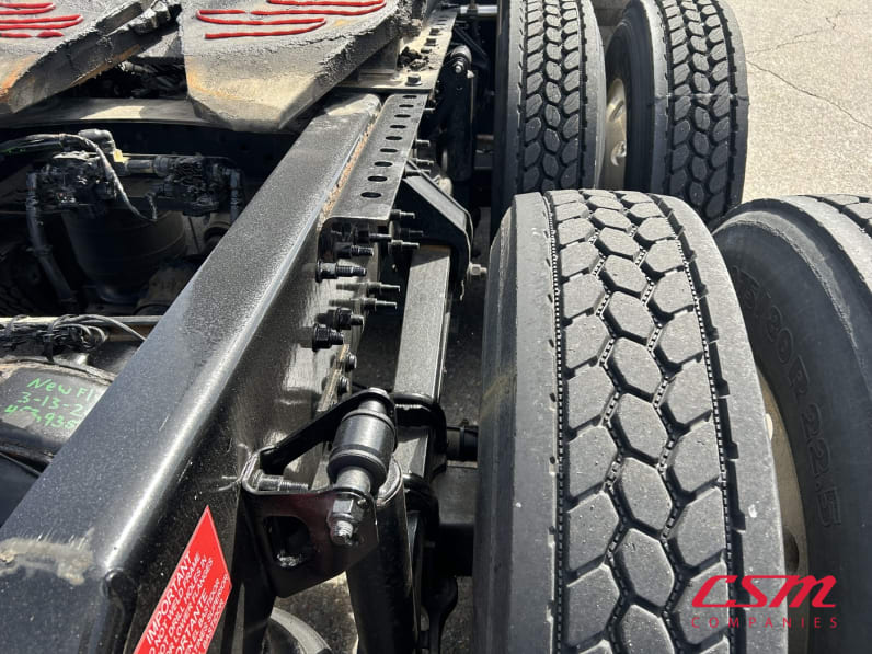 Passenger side rear frame and tire tread for this 2021 Volvo VNL 860 (Stock number: UMN275745)