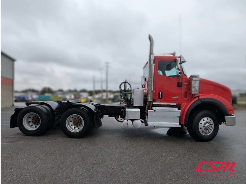 Exterior full passenger side for this 2021 International HX620 (Stock number: UMN597713)Weeee