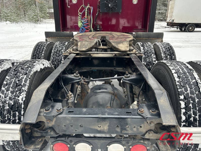 Center rear frame for this 2021 Kenworth W900L (Stock number: UMR426552)