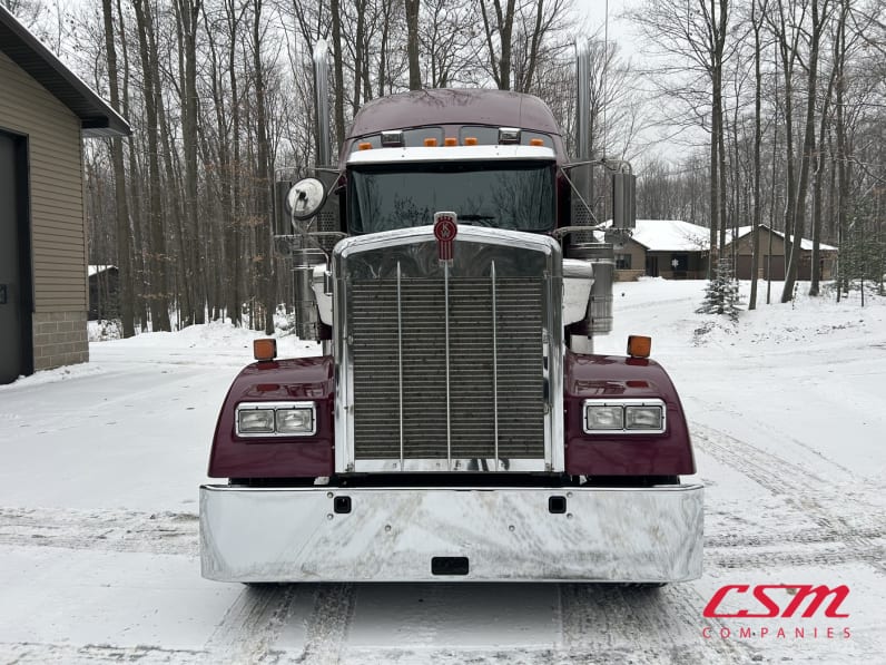 Exterior full front view for this 2021 Kenworth W900L (Stock number: UMR426552)