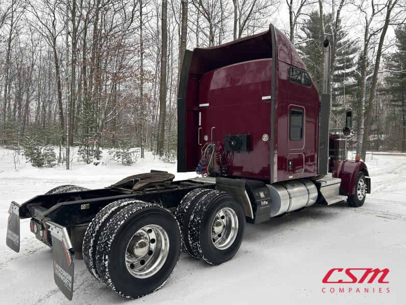 Exterior rear passenger side for this 2021 Kenworth W900L (Stock number: UMR426552)