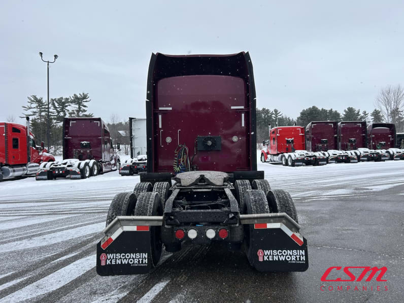 Exterior full rear view for this 2021 Kenworth W900L (Stock number: UMR426553)
