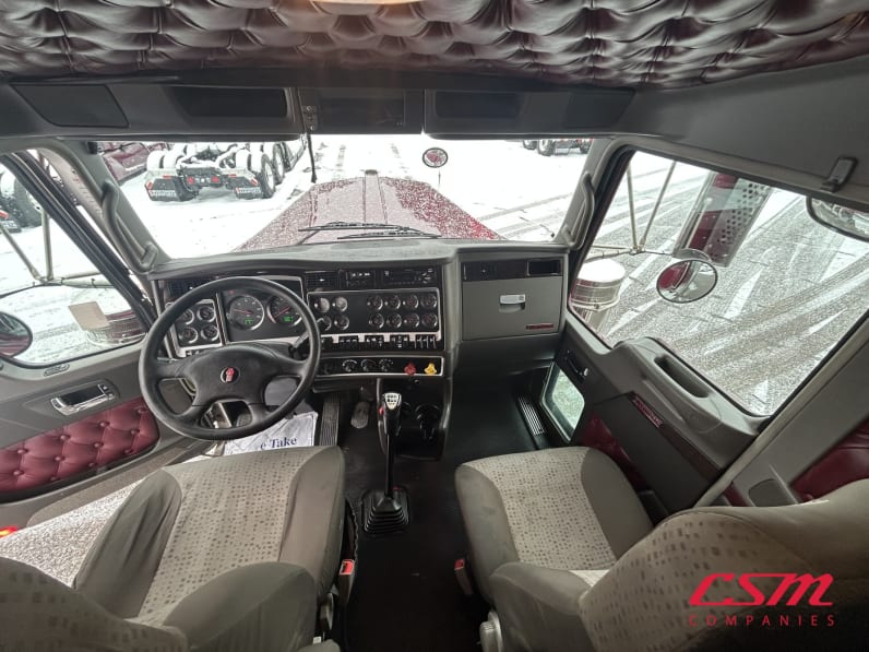 Interior cockpit for this 2021 Kenworth W900L (Stock number: UMR426553)