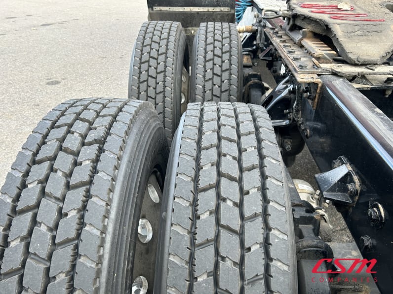 Driver side rear frame and tire tread for this 2021 Kenworth W900L (Stock number: UMR426554)