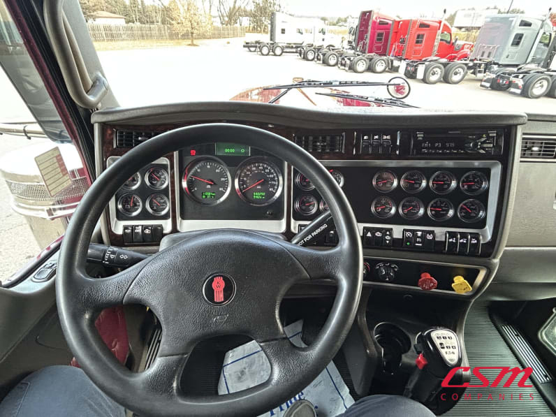Interior dash for this 2021 Kenworth W900L (Stock number: UMR426554)