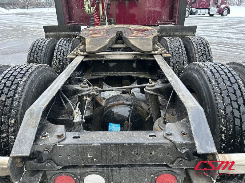 Center rear frame for this 2021 Kenworth W900L (Stock number: UMR426555)