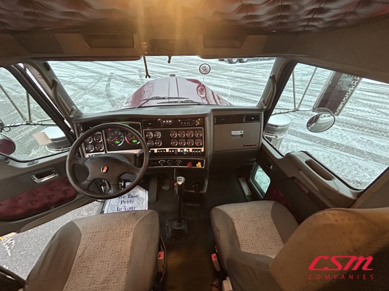 Interior cockpit for this 2021 Kenworth W900L (Stock number: UMR426555)