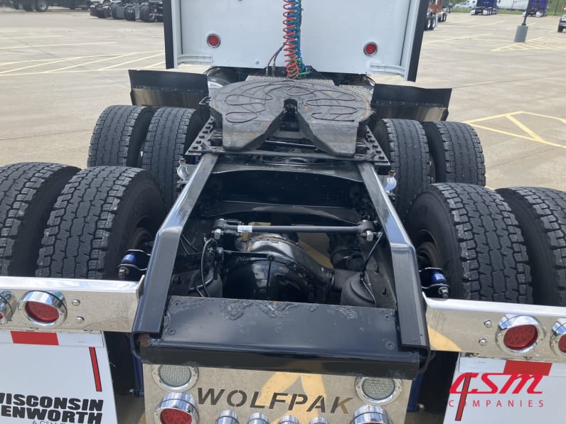 Center rear frame for this 2021 Kenworth W900L (Stock number: UMR431041)