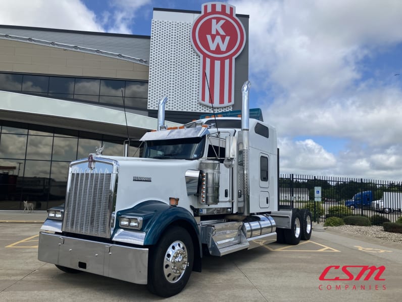 Exterior front drivers side for this 2021 Kenworth W900L (Stock number: UMR431041)