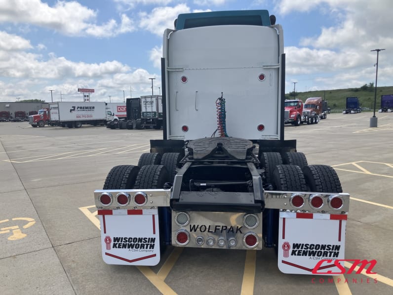Exterior full rear view for this 2021 Kenworth W900L (Stock number: UMR431041)