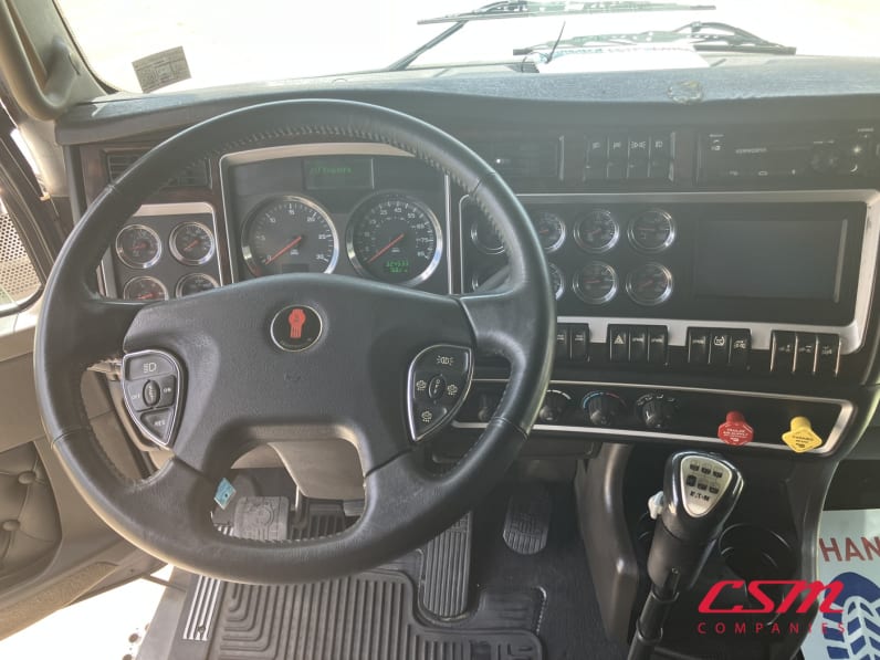 Interior dash for this 2021 Kenworth W900L (Stock number: UMR431041)