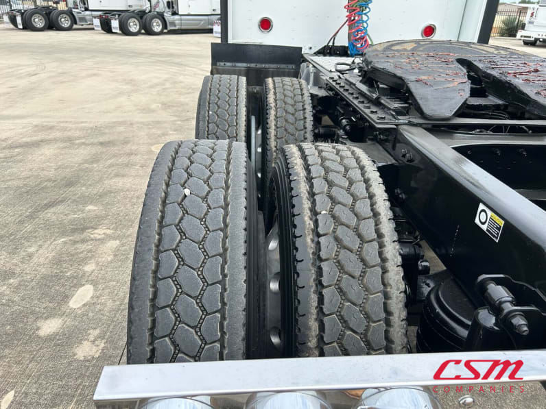 Driver side rear frame and tire tread for this 2021 Kenworth W900L (Stock number: UMR431043)Weeee