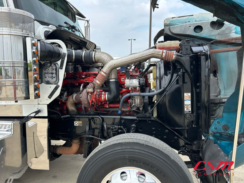 Passenger side engine for this 2021 Kenworth W900L (Stock number: UMR431043)