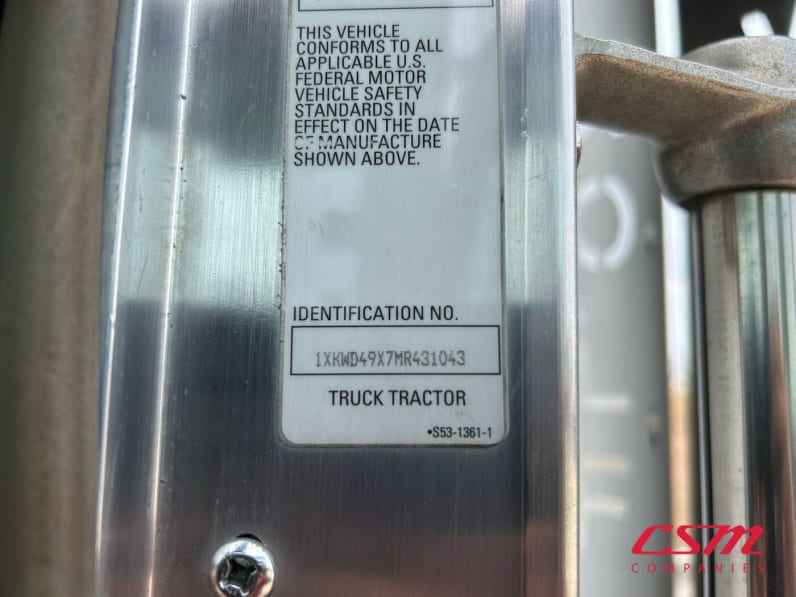 VIN tag for this 2021 Kenworth W900L (Stock number: UMR431043)Weeee