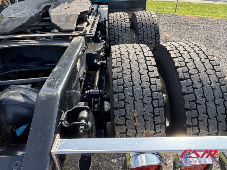 Passenger side rear frame and tire tread for this 2021 Kenworth W900L (Stock number: UMR431869)