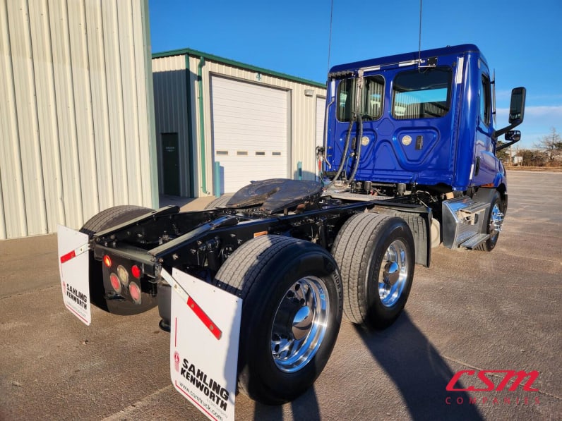 Exterior rear passenger side for this 2021 Freightliner Cascadia (Stock number: UMSMY7389)