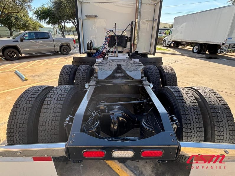 Center rear frame for this 2022 Peterbilt 579 (Stock number: UND759971)